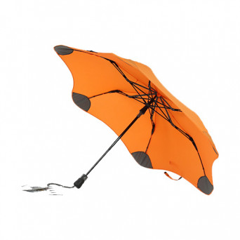Femme au parapluie pendant la tempête 40x30 cm - petit